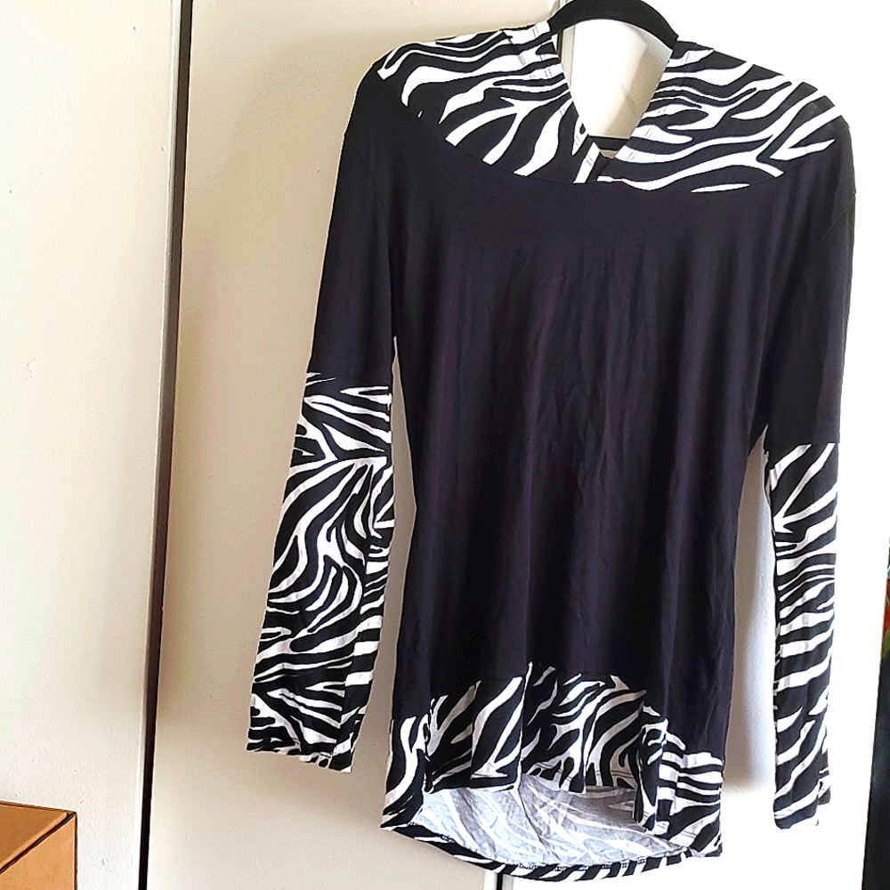 Large women zebra hoodie shirt nwot